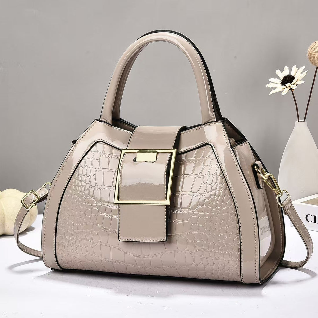 Women's fashionable and versatile casual bag